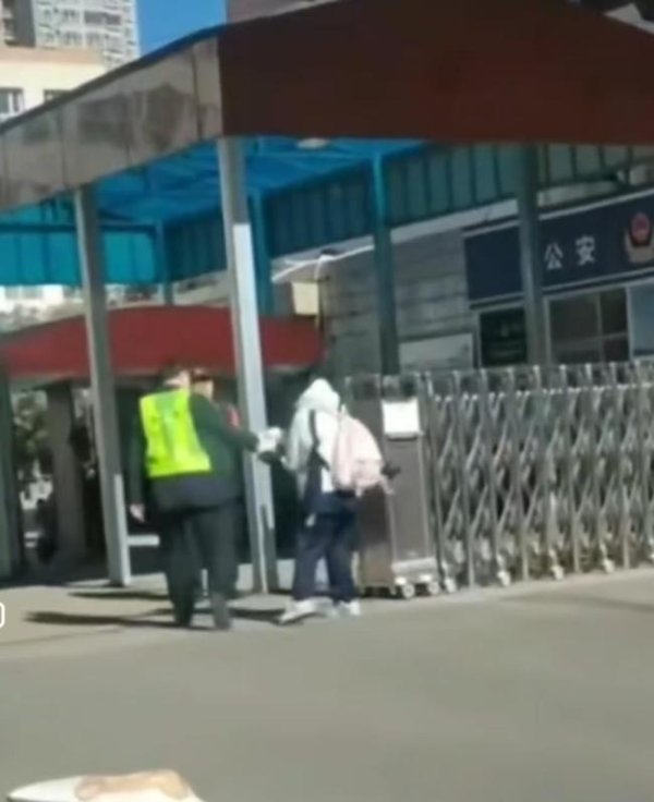 兴启网 学校回应收走学生电动车和家门钥匙 正调查处理