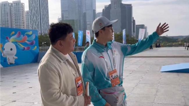 盲人男子写出十五运会火炬传递主题曲 听见光